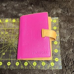 Danier passport holder